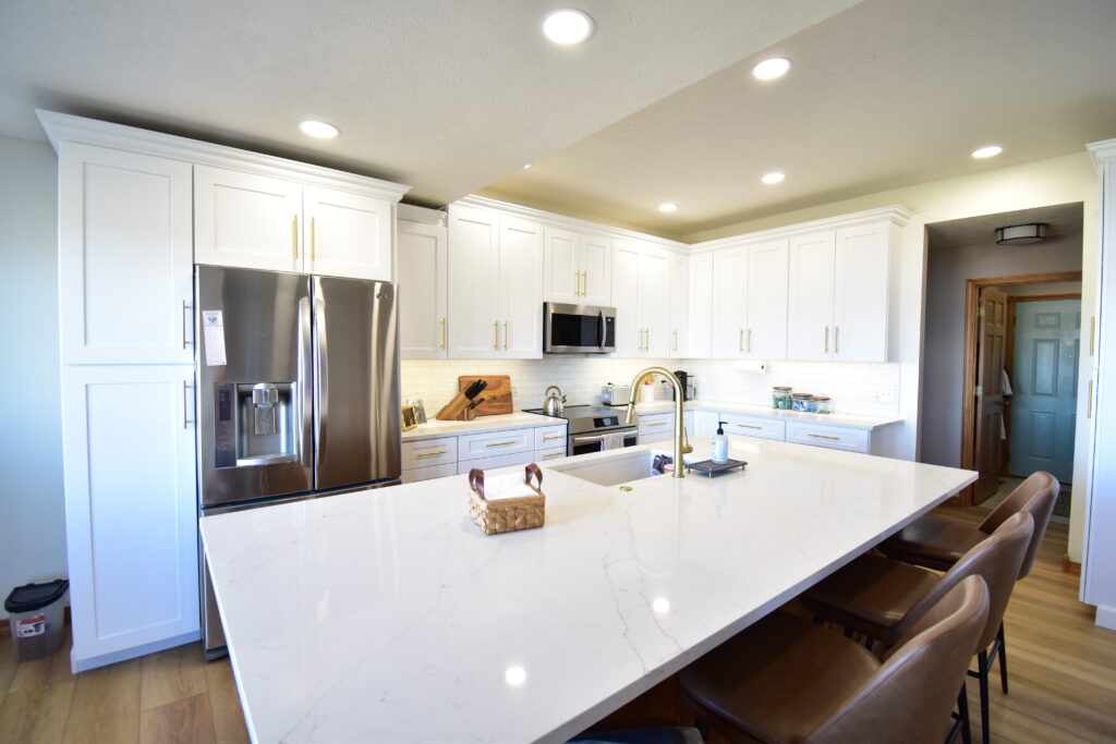 kitchen remodeling with kitchen island