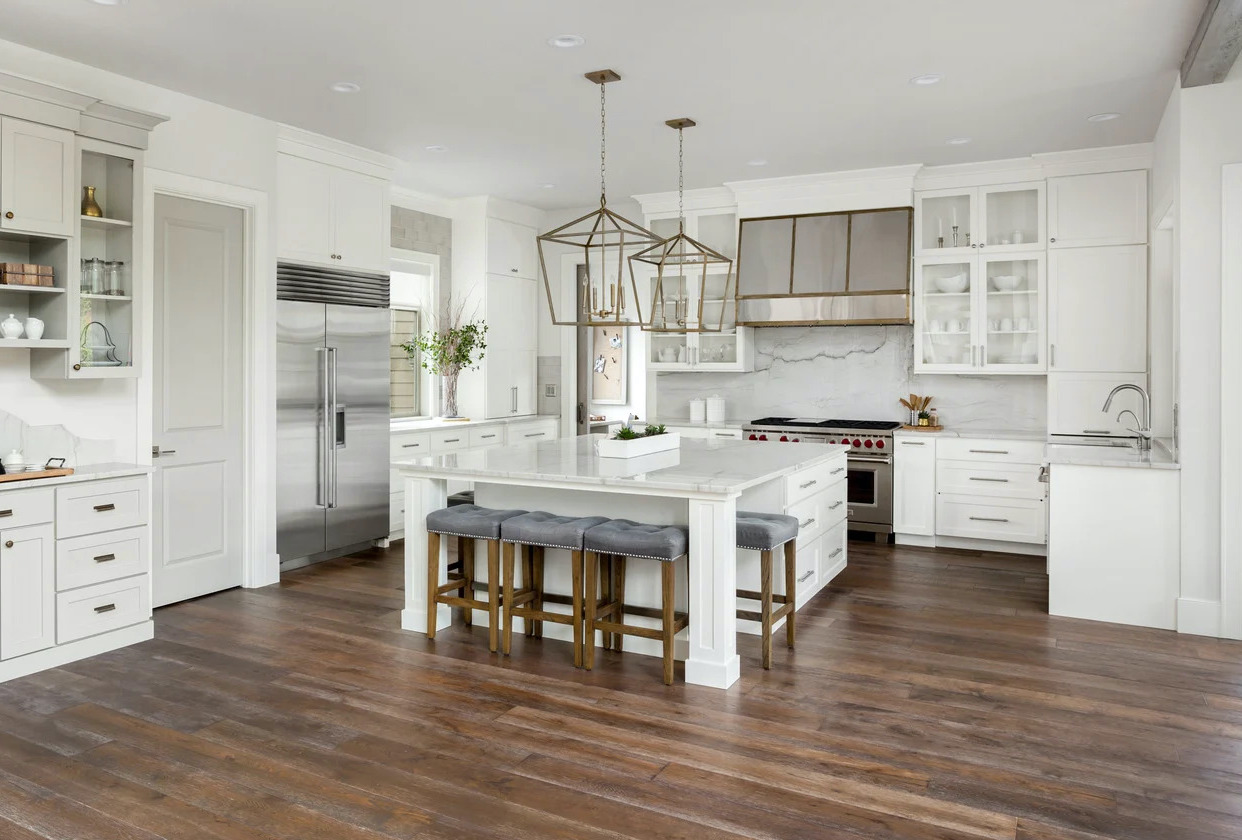 Luxurious peninsula kitchen design